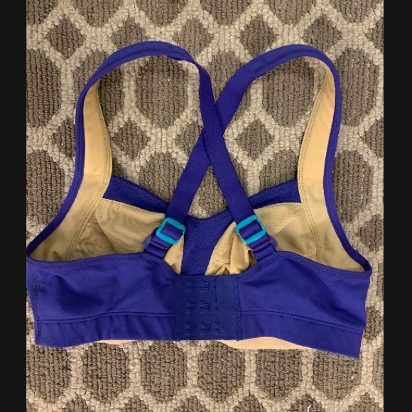 NEW Lululemon sports bra - Picture 2 of 3